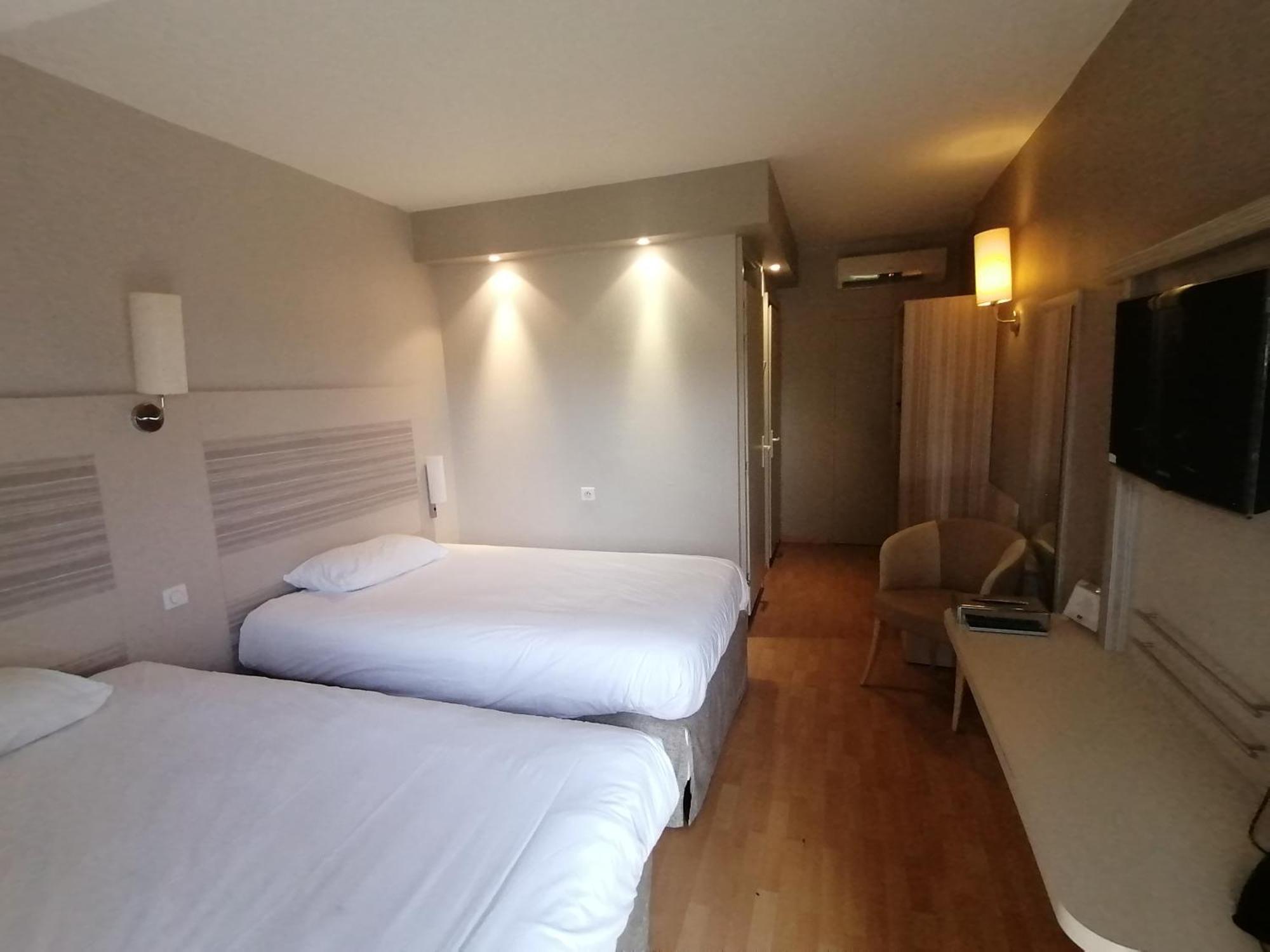 Kyriad Toulouse Sud - Roques Esterno foto
