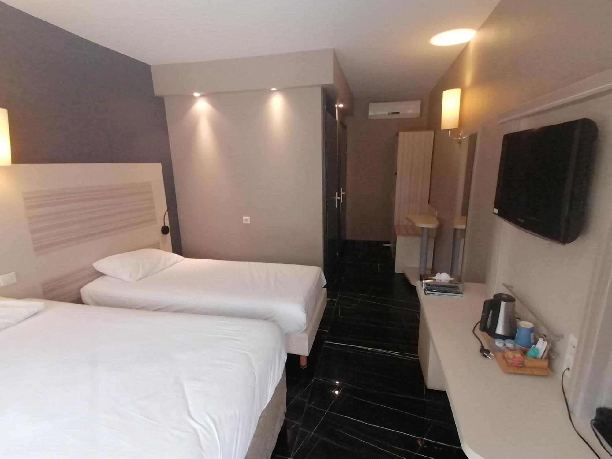 Kyriad Toulouse Sud - Roques Esterno foto