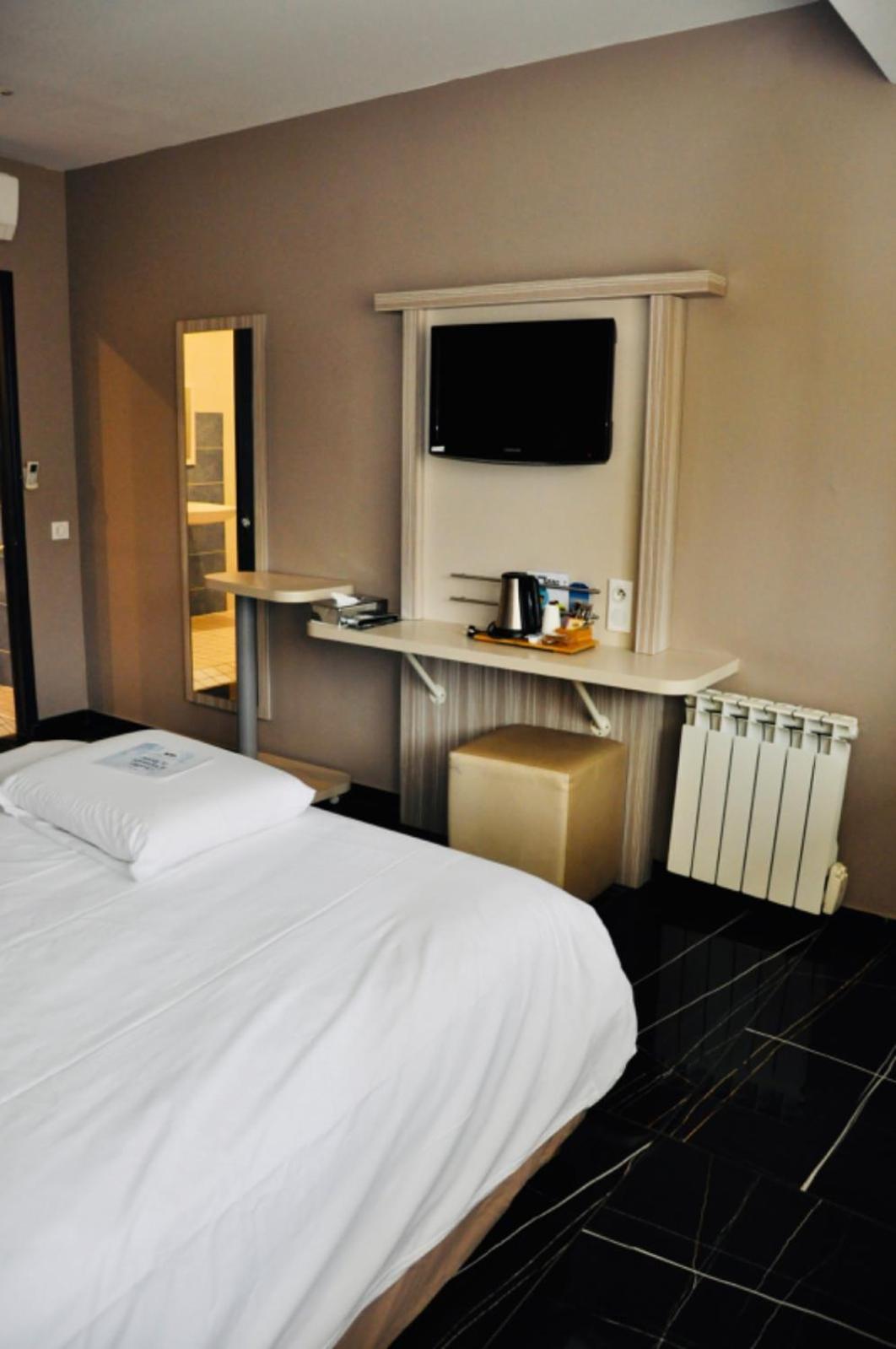 Kyriad Toulouse Sud - Roques Esterno foto