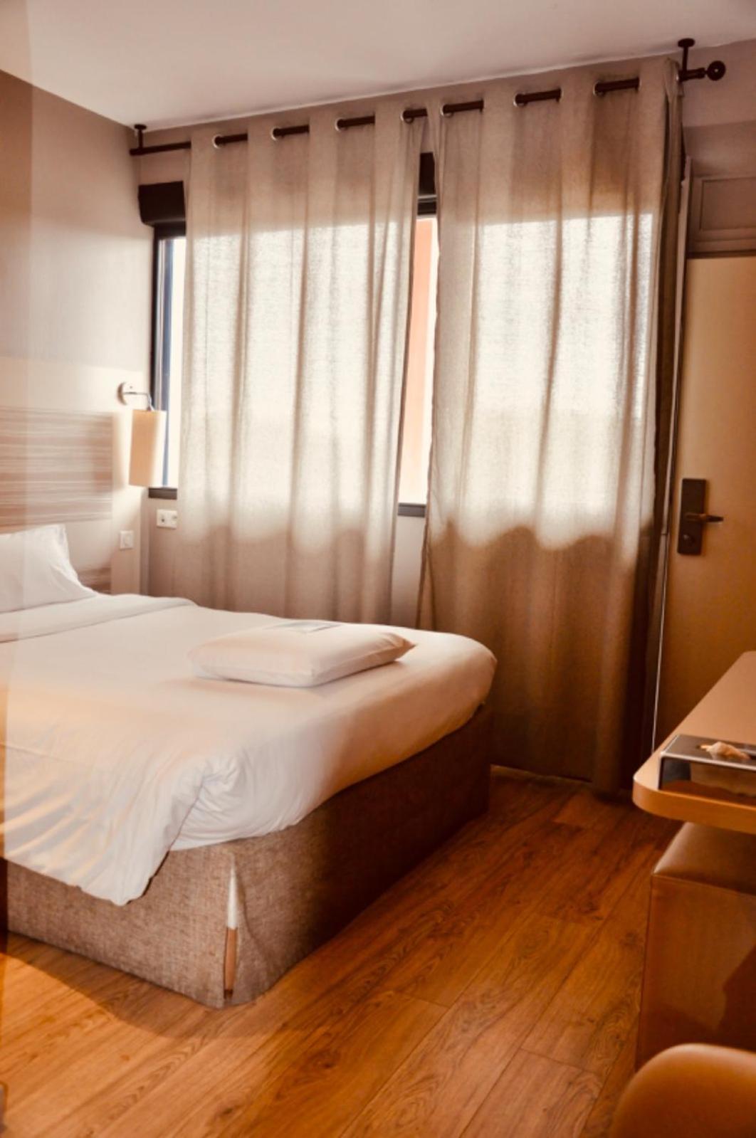 Kyriad Toulouse Sud - Roques Esterno foto